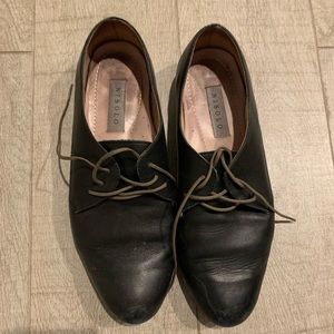 Nisolo lace up oxford shoe